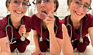 El médico anal aprovecha su tiempo libre para experimentar