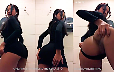 Asian teen made a stop in bathroom to soothe her pussy
