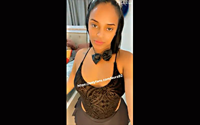 Dominicana Laura Con Un Tapón En El Culo Con Mucho Ardor