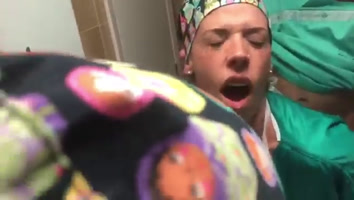 Enfermera Española Folla Con El Doctor En Los Baños