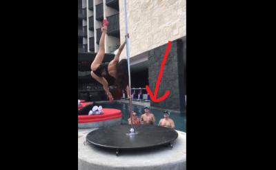 La Diosa Del Tuvo Entreteniendo Al Piscina Party