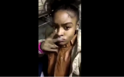 Su Novia Se Traga Su Leche Dentro Del Metro