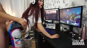 Ella Jugando Online Mientra Recibe Mi Polla